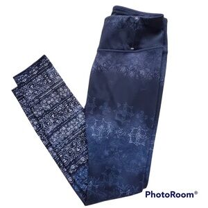 Calia by Carrie Underwood Washed Medallion Leggings‎ size M